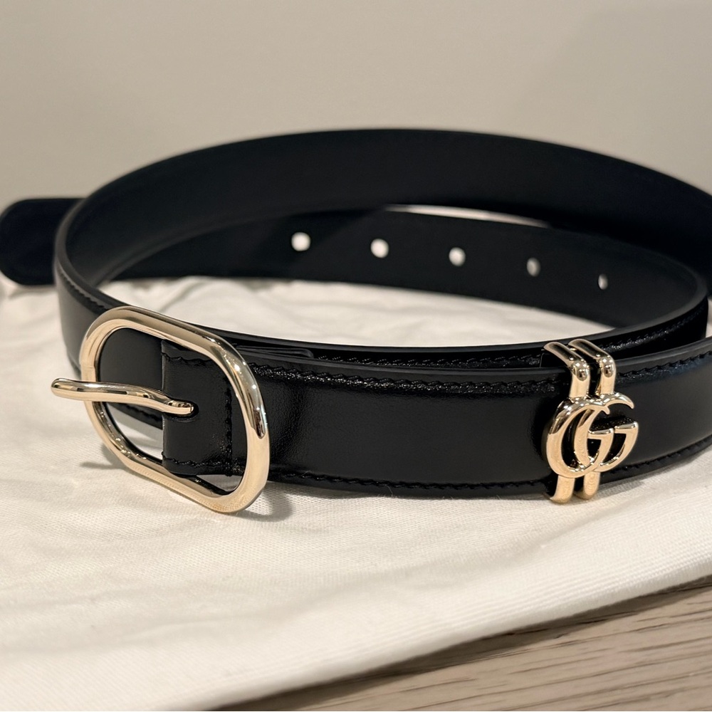 Gucci Black Leather Women's Belt with Gold Double-G and Buckle